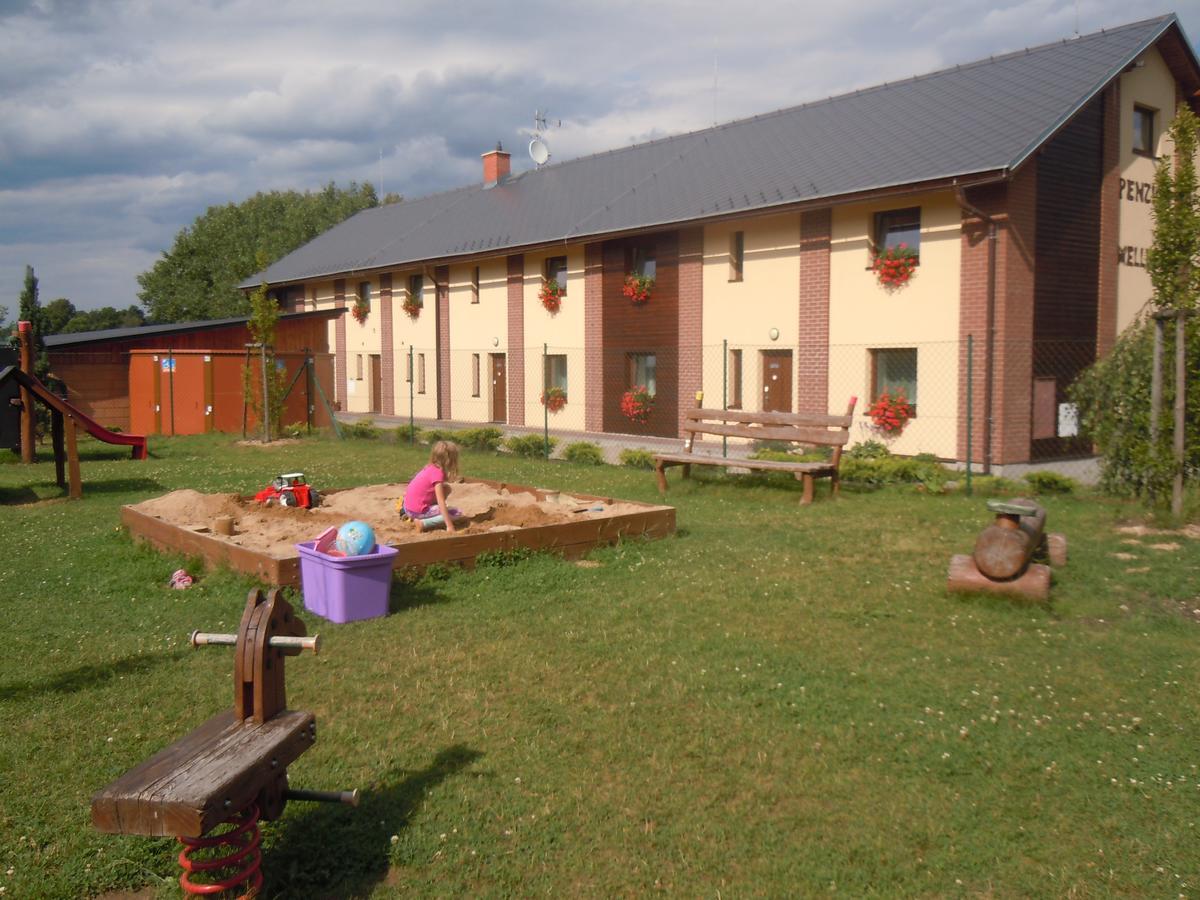 Penzion Jecminek Cervena Voda Exterior photo