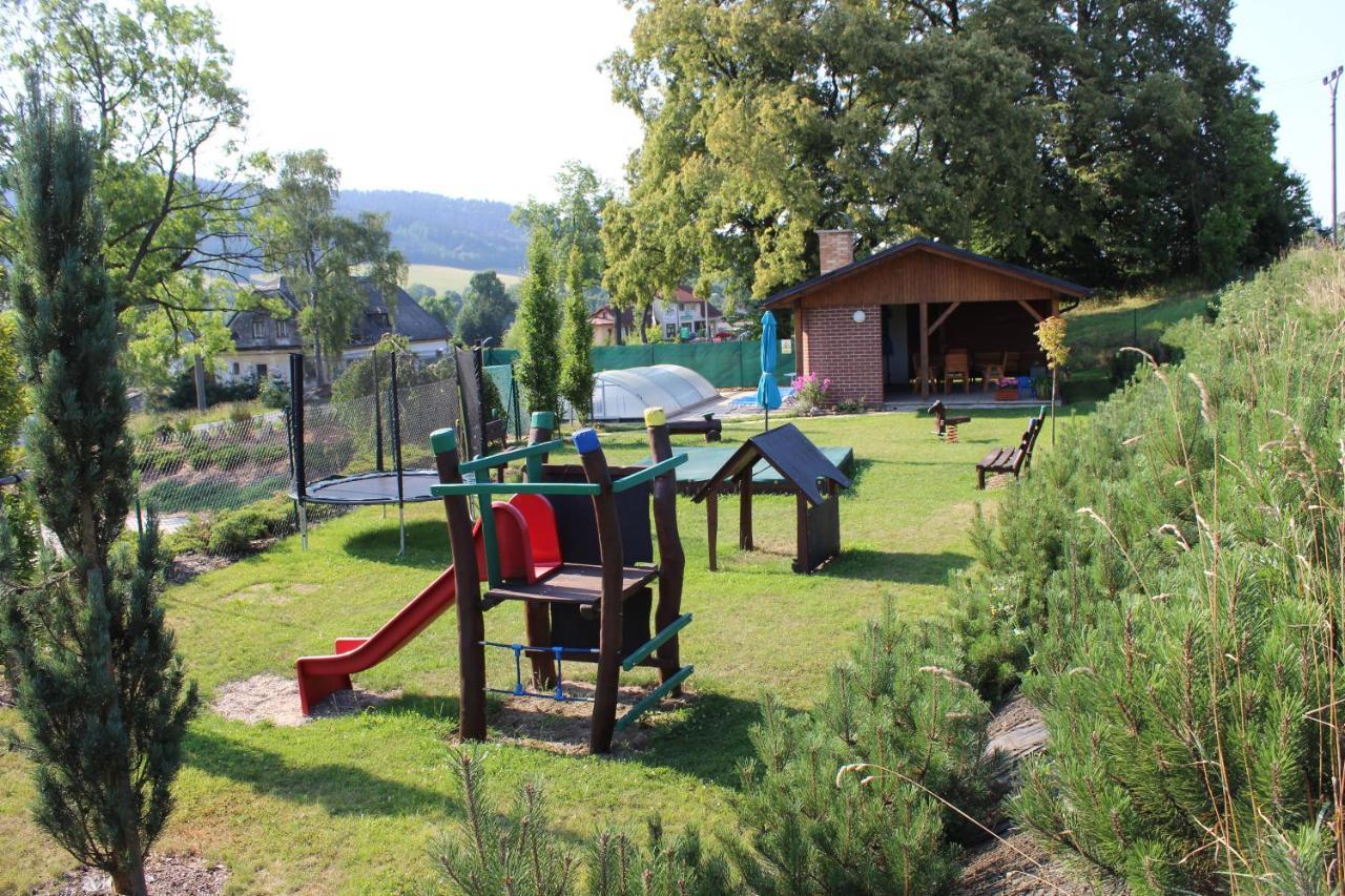 Penzion Jecminek Cervena Voda Exterior photo